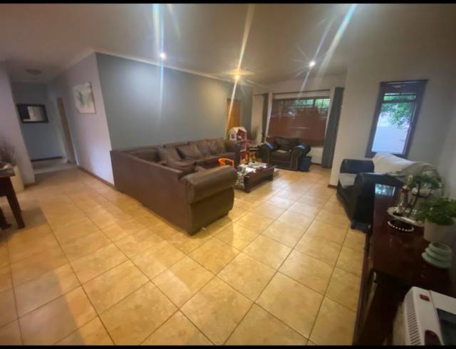 3 BEDROOM TOWNHOUSE FOR SALE IN AERORAND